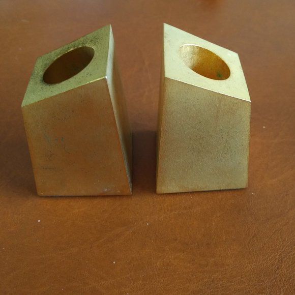 PAIR OF MATTE GOLD SHORT ANGULAR CANDLESTICKS - Picture 3 of 5